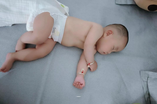 梁山怀孕多久会显肚子